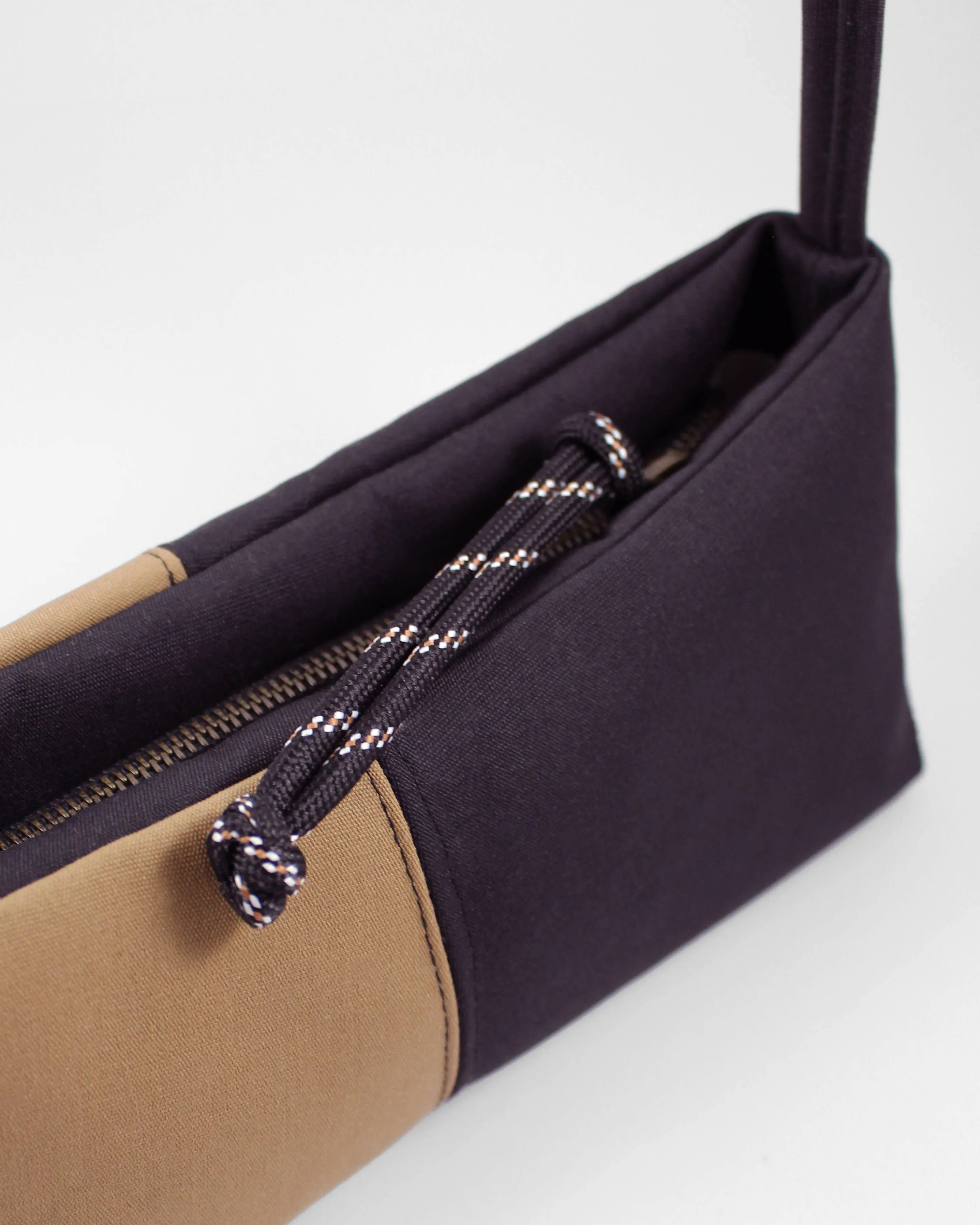 Baguette bag in black - Gemma: Classic