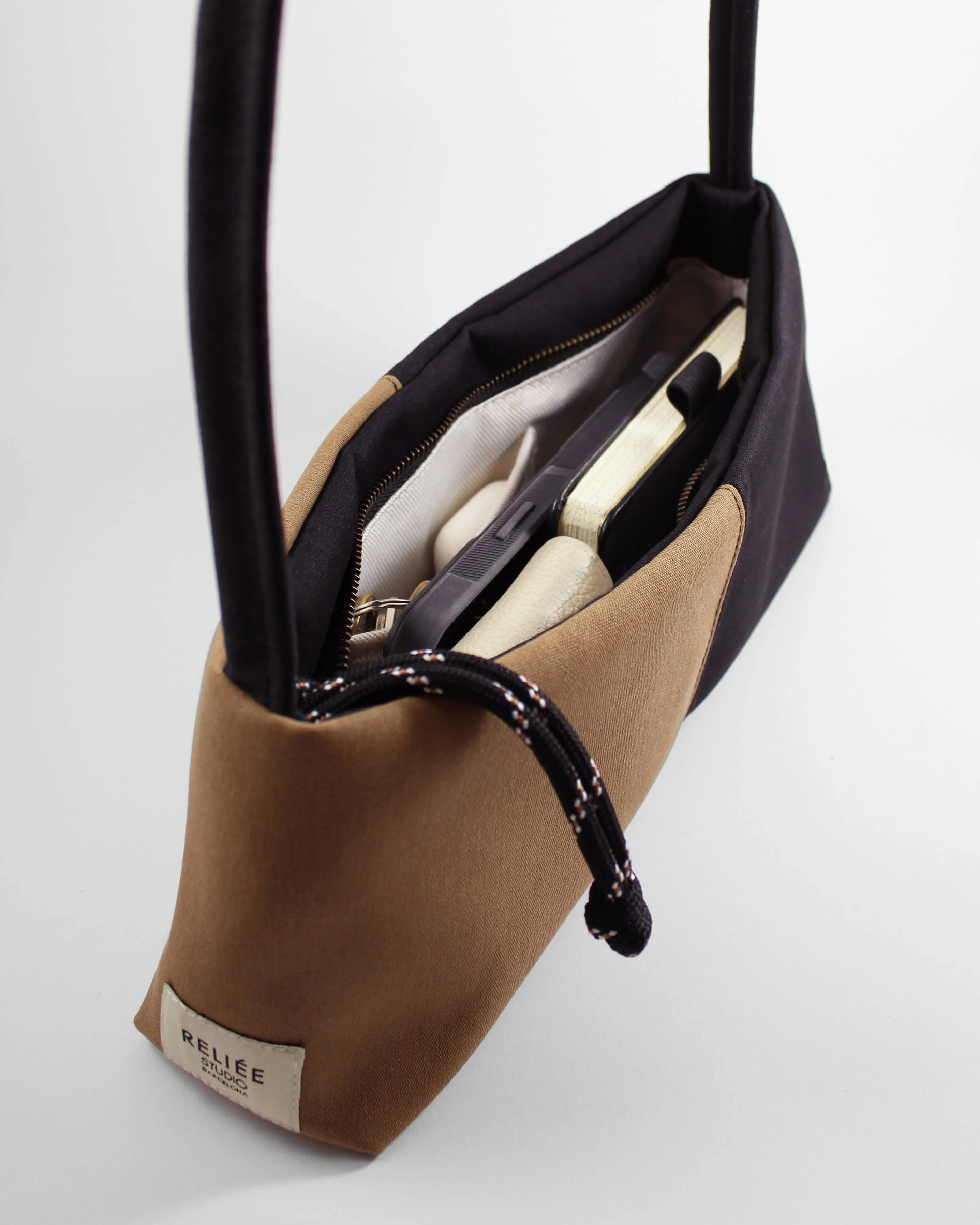 Baguette bag in black - Gemma: Classic