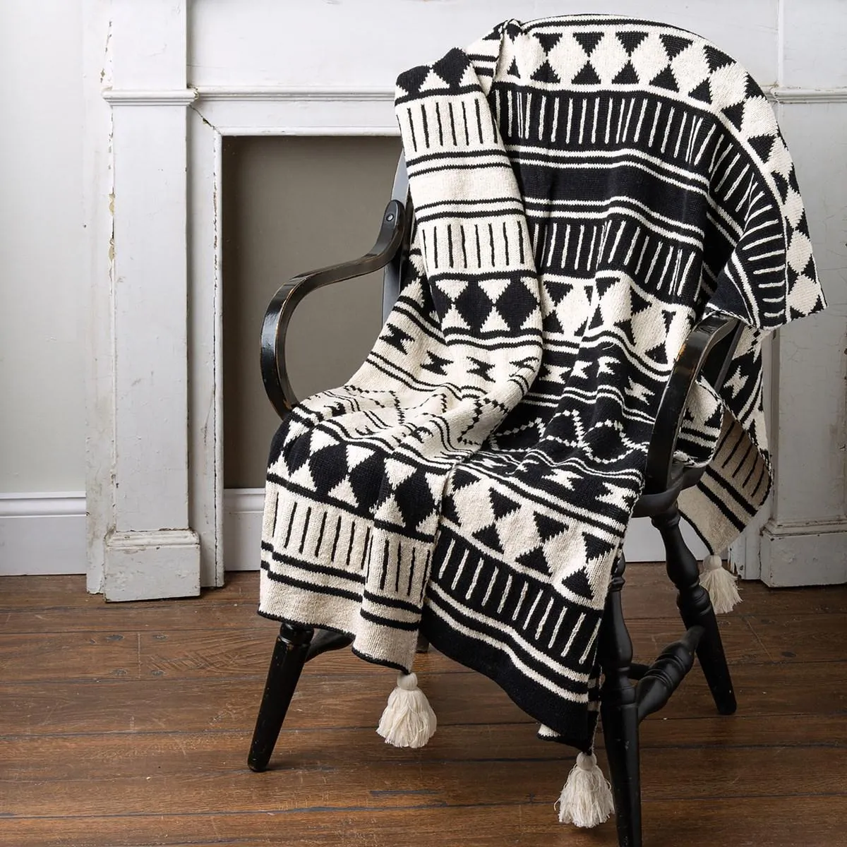 BLACK & CREAM TASSEL THROW
