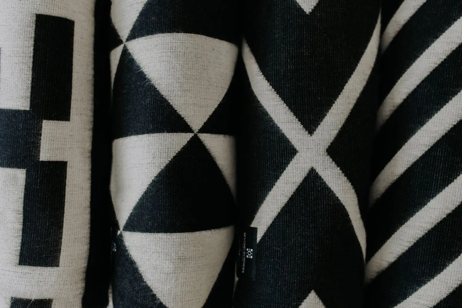 Diamante Blanket - Natural / Black
