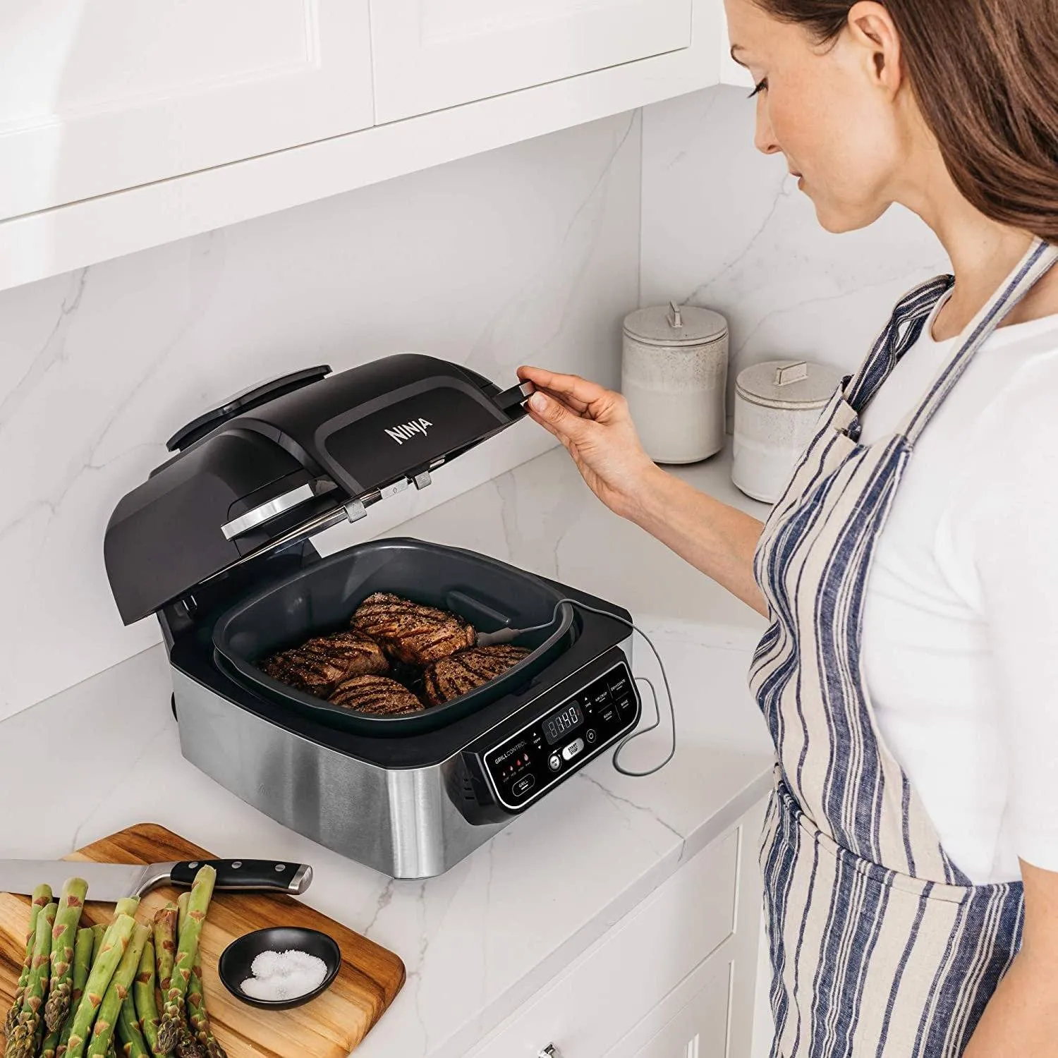 Ninja Foodi Pro 5-in-1 Integrated Smart Probe and Cyclonic Technology Indoor Grill (Refurbished)
