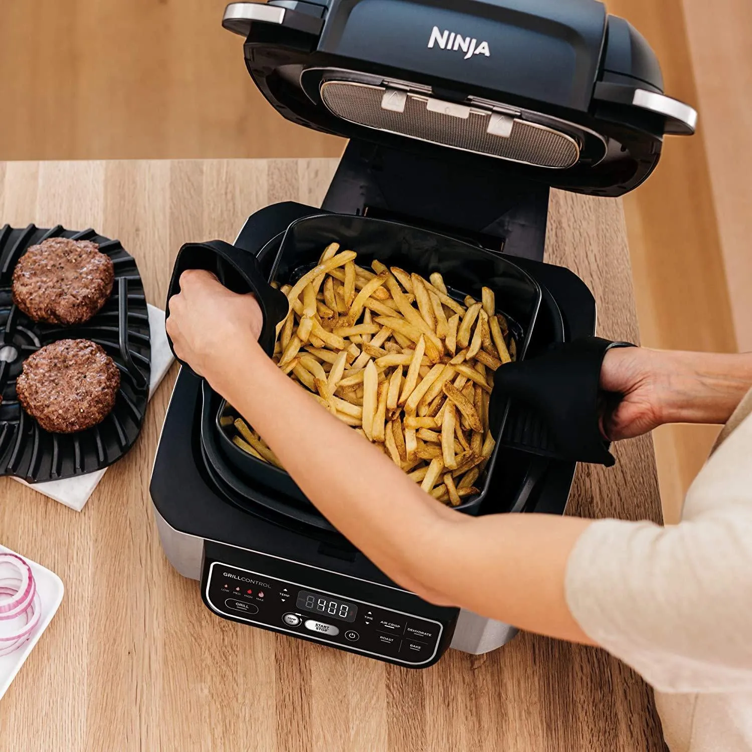 Ninja Foodi Pro 5-in-1 Integrated Smart Probe and Cyclonic Technology Indoor Grill (Refurbished)